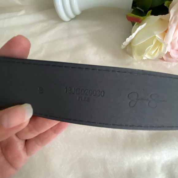 JESSICA SIMPSON Elegant Black and Gold Belt with Cream Accents - Picture 4 of 5